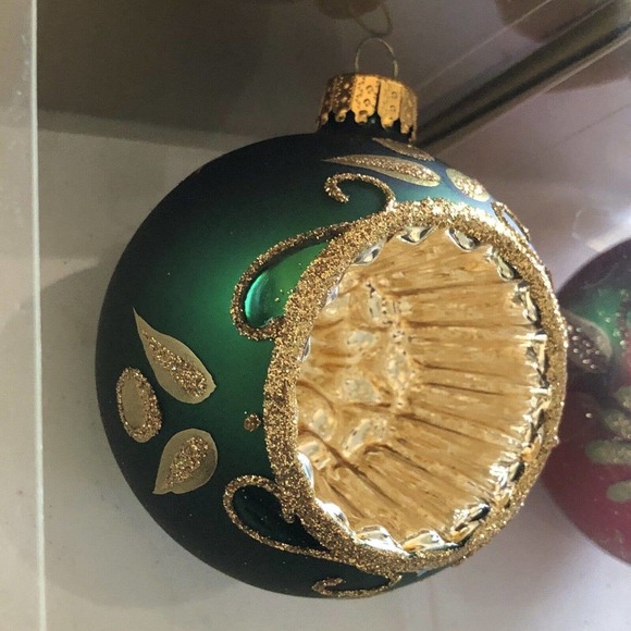 2 Unique Treasures Collection Limited Series Red Green Glass Indent Ornament - Picture 10 of 12